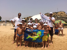 Animatori e ragazzi durante le attività