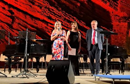 da sinistra: la dirigente Maria Antonietta Testone, la presentatrice Rosi Mandracchia e il Presidente Giuseppe Pendolino