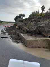 Il muro di sostegno crollato sulla SP n. 15B