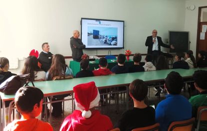 Un momento dell'incontro alla scuola "Esseneto"