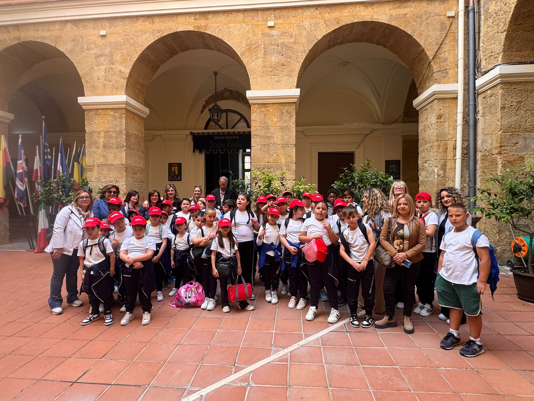 Foto degli studenti in visita al Palazzo della Provincia  