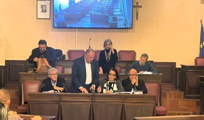 Il Presidente Pendolino durante una seduta del Consiglio Provinciale