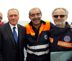 Funzionari dell'Ufficio di Protezione Civile con il Presidente del Senato, Sen. Pero Grasso.