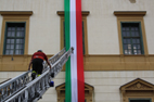 Il palazzo della Provincia con festoni tricolori