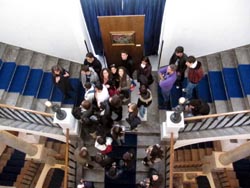 Gli studenti sulla Scala Reale