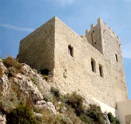 TORRE E CASTELLO DI MONTECHIARO 