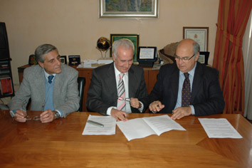 Da sinistra: i Presidenti dei Tribunali di Sciacca e Agrigento con il Presidente Fontana