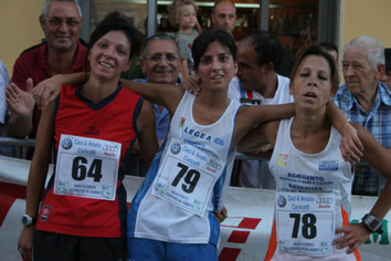 Podio femminile. Da sinistra: M. Ciccarelli, Ornella Amico e Rosa Schembri