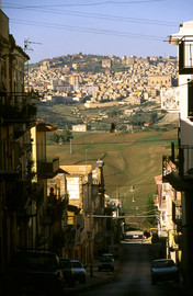 Comitini  Centro Storico sullo sfondo Aragona