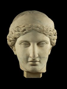 La testa in marmo raffigurante la dea Hera